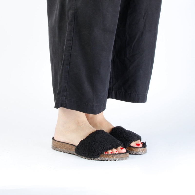 BEA FURRY SLIPON BLACK