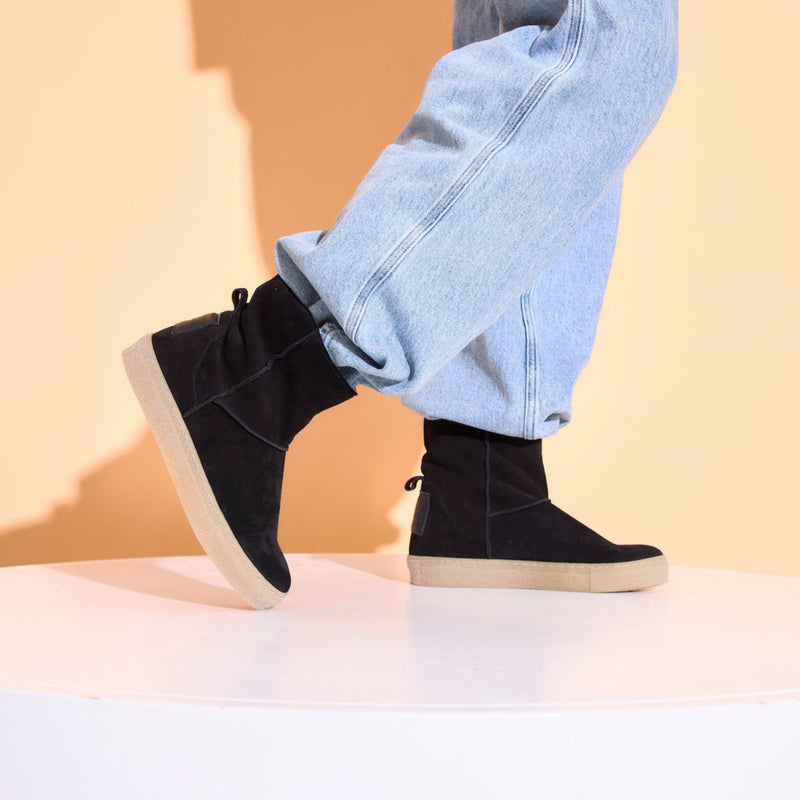 NICKI SUEDE BOOTIE BLACK